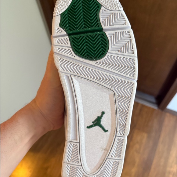 Jordan 4 Retro - Metallic Green